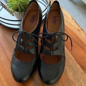 Indigo by Clark’s black lace up heel size 7.5